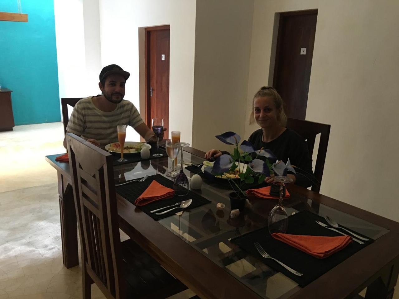 Like Mike Tourist Guest House & Restaurant Negombo Exterior foto