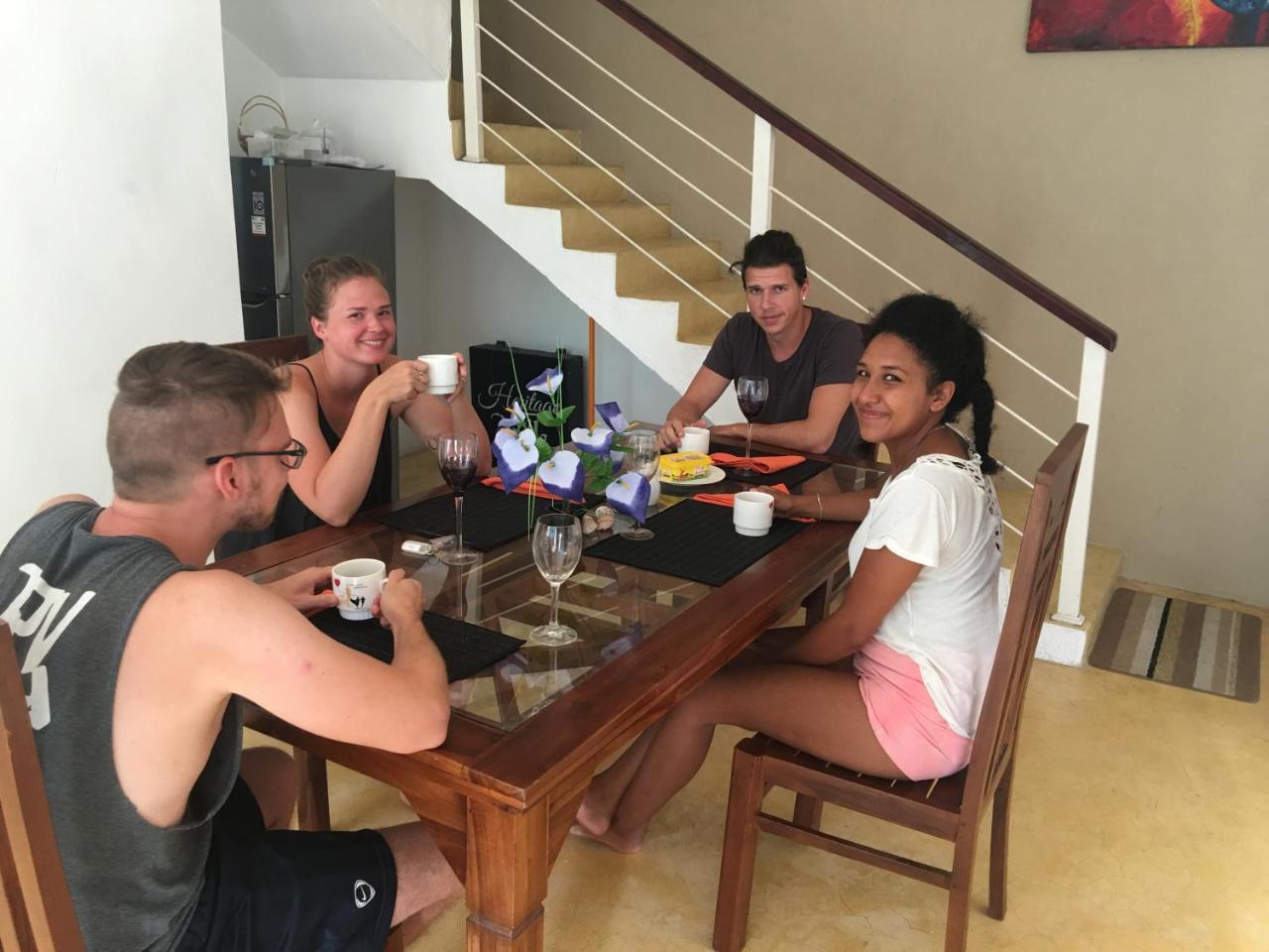 Like Mike Tourist Guest House & Restaurant Negombo Exterior foto