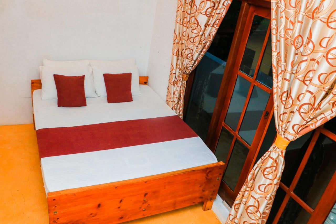 Like Mike Tourist Guest House & Restaurant Negombo Exterior foto