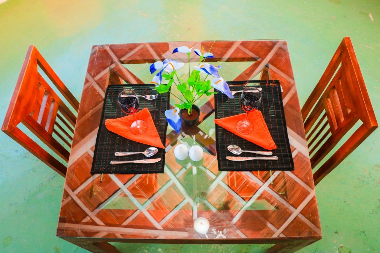 Like Mike Tourist Guest House & Restaurant Negombo Exterior foto