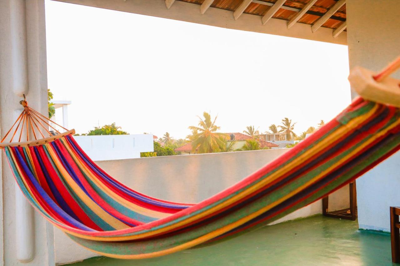 Like Mike Tourist Guest House & Restaurant Negombo Exterior foto