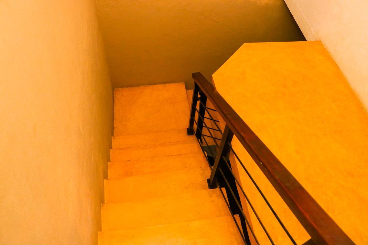 Like Mike Tourist Guest House & Restaurant Negombo Exterior foto
