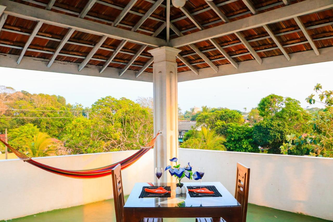 Like Mike Tourist Guest House & Restaurant Negombo Exterior foto